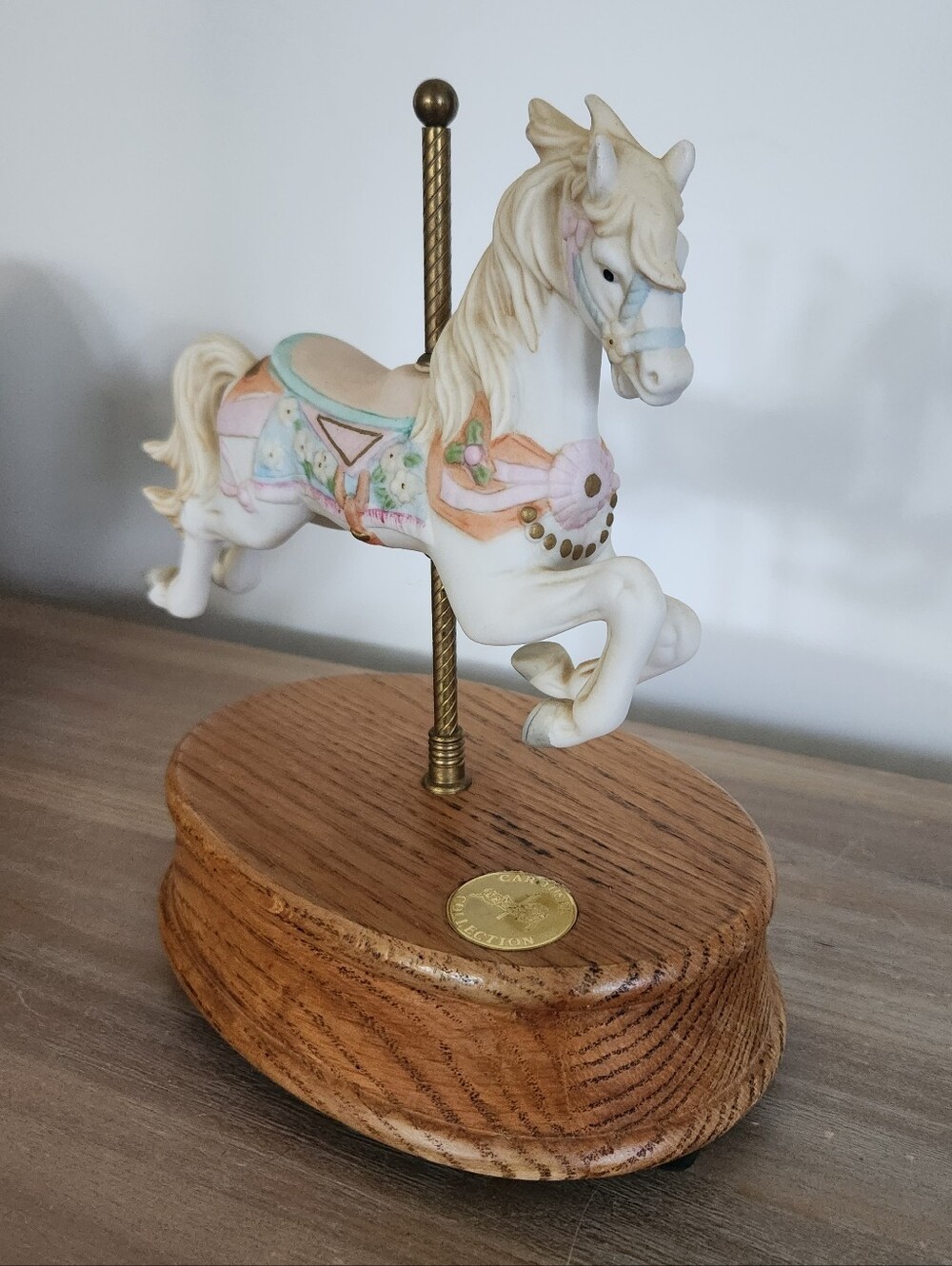 🎠 Vintage Westminster carousel horse music box Porcelain Decor Horses Statue - Picture 5 of 11